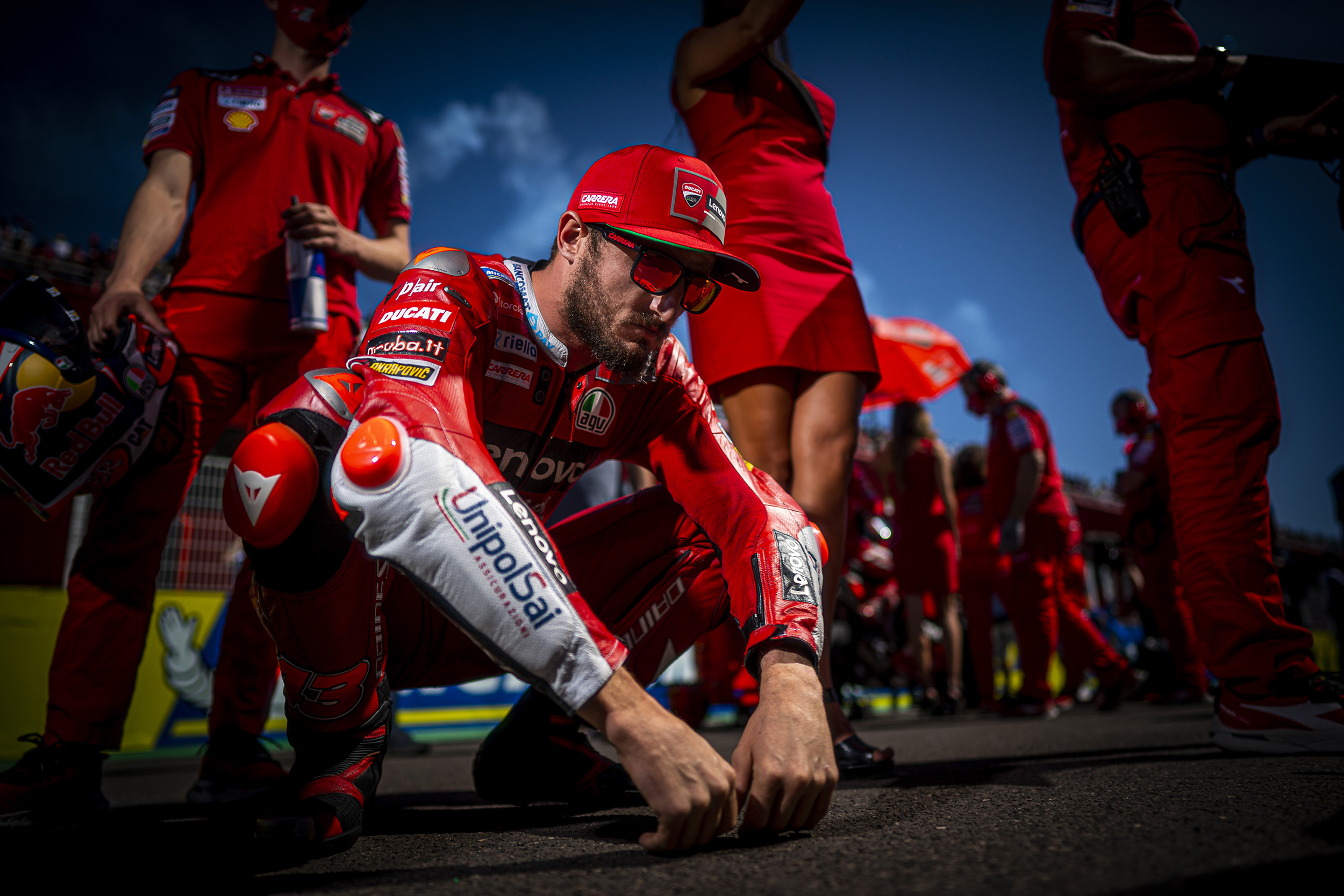 motogp-rider-crouching-down-next-to-his-teammates.jpeg