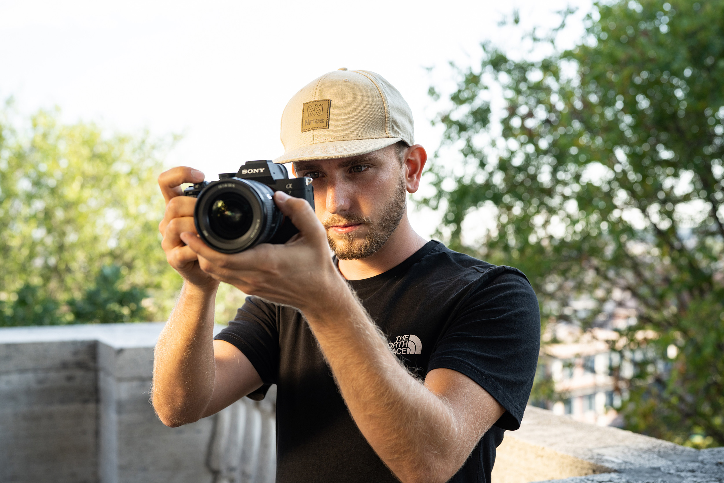 matteo-bruno-framing-a-shot-on-his-sony-a7m4.jpeg