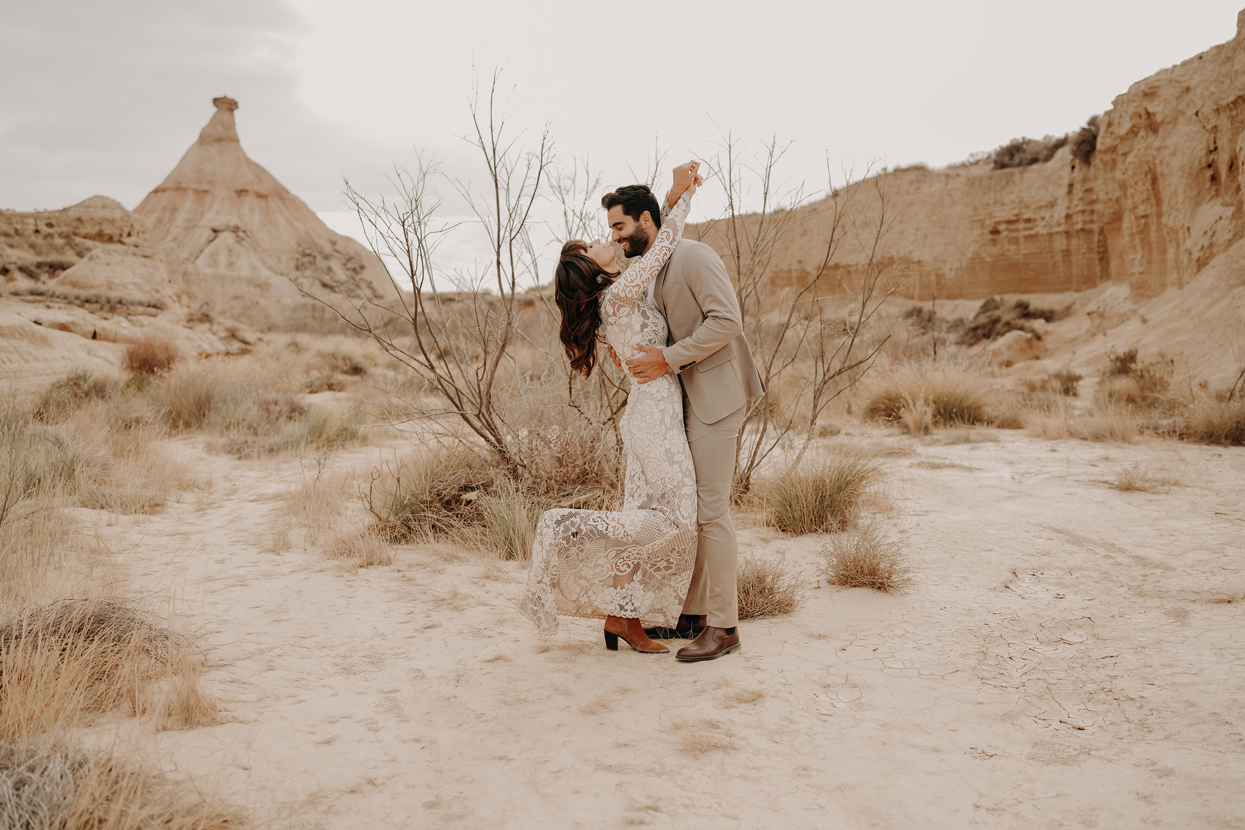 bride-and-groom-embracing-in-the-desert.jpg