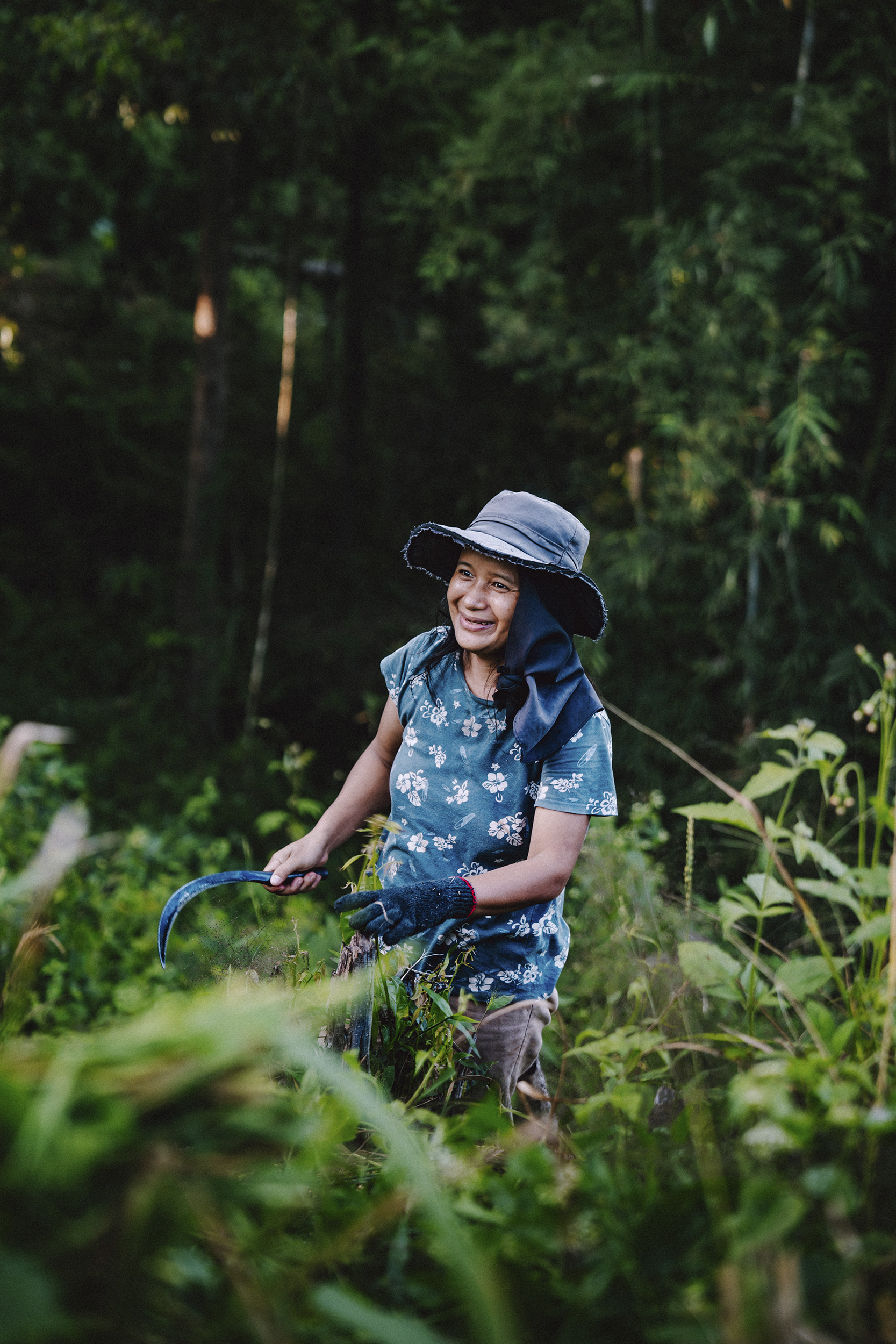 thai-lady-in-a-blue-dress-smiling.jpg